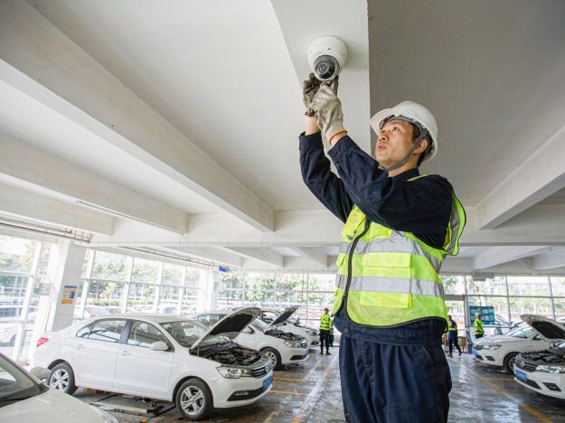 汽车4S店监控系统安装现场-上海宽仁电子